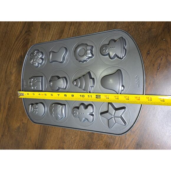 Wilton 12-CAVITY COOKIE PAN ~ 12 Different Christmas designs Dark Non-Stick tS2 - Picture 8 of 12